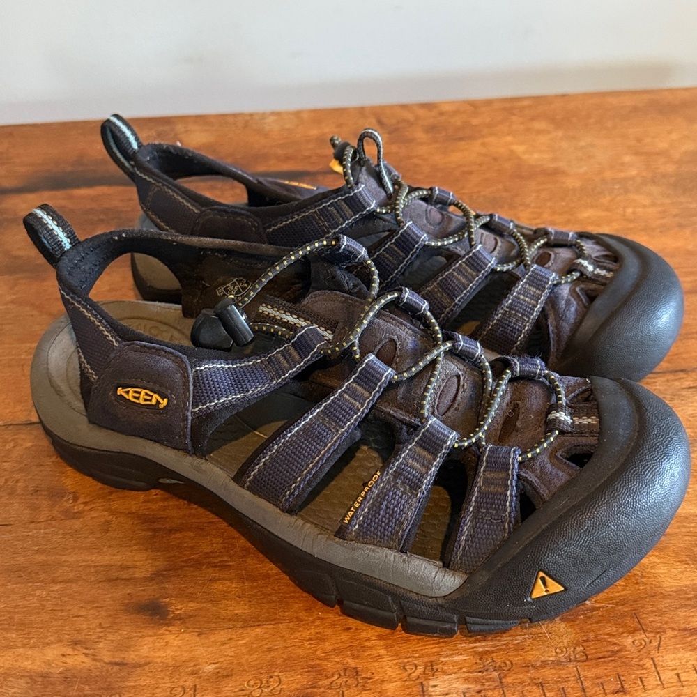 Keen Sandals EUC
